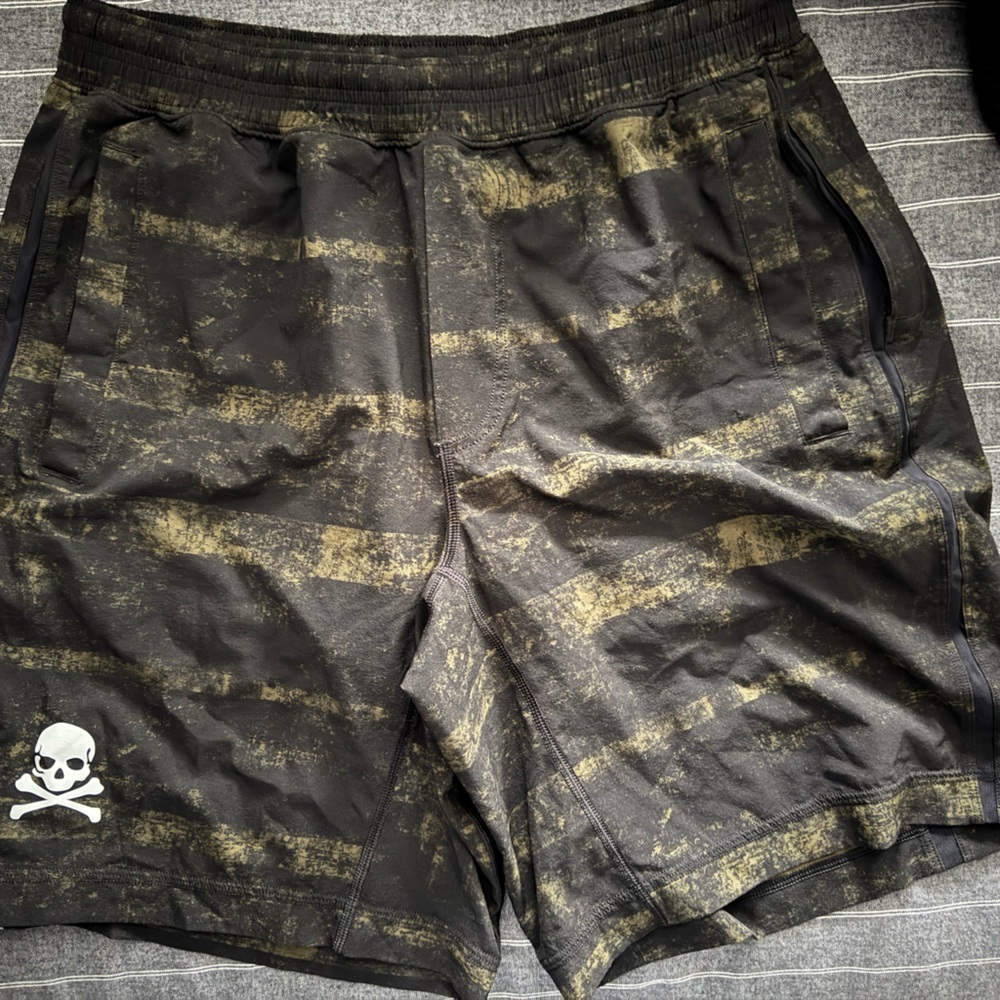 SoulCycle lululemon pace breaker Men's Black and green Shorts with skull motif